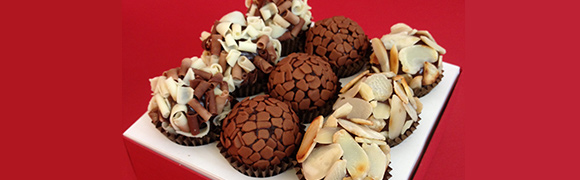Caixinha com 16 Brigadeiros Gourmet - Escolha até 4 sabores